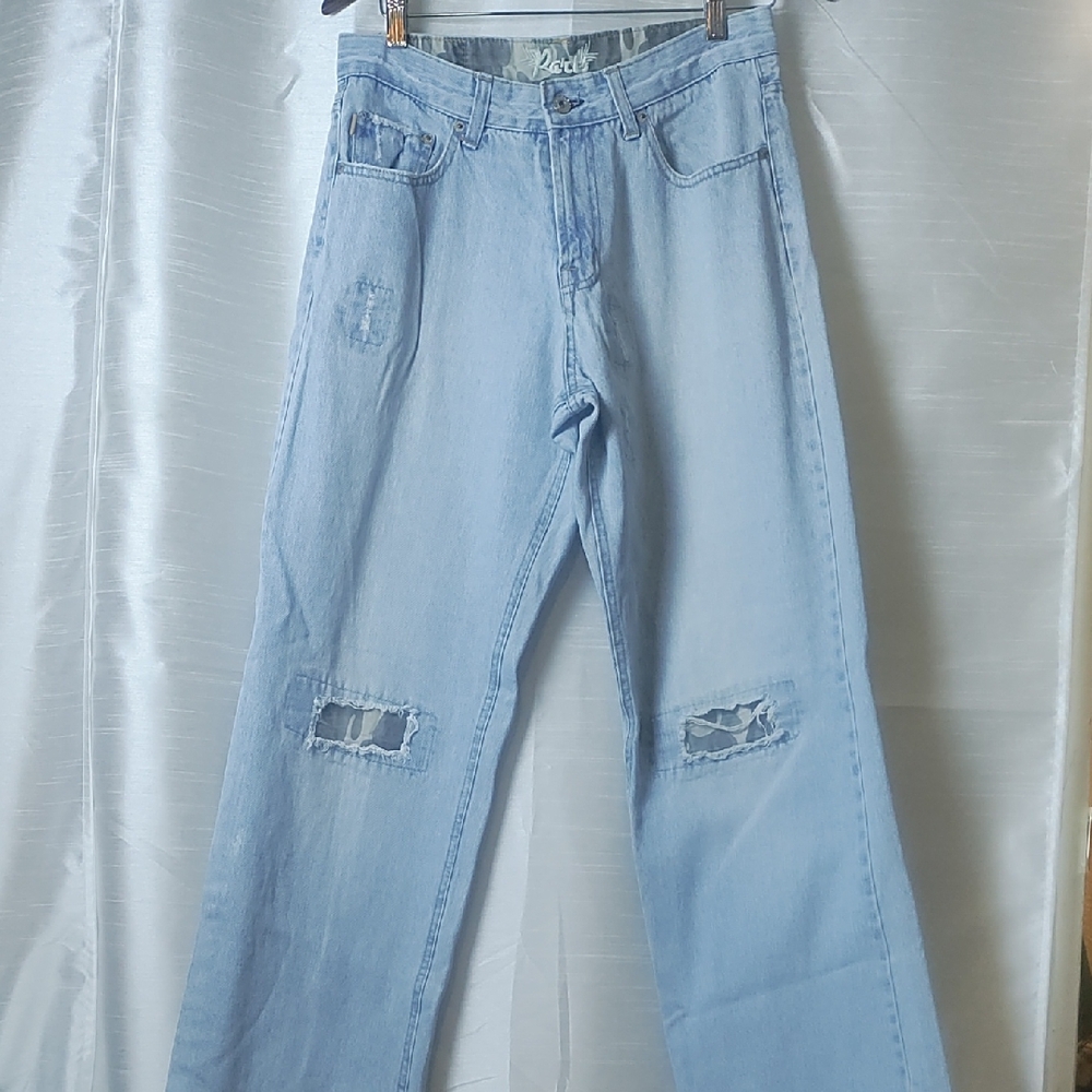 Classic Blue Straight Leg Jeans with‎ Vintage Appeal